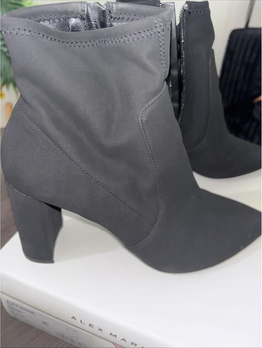 Boots ..Alex Marie Ginna Boots Size 10 Medium
